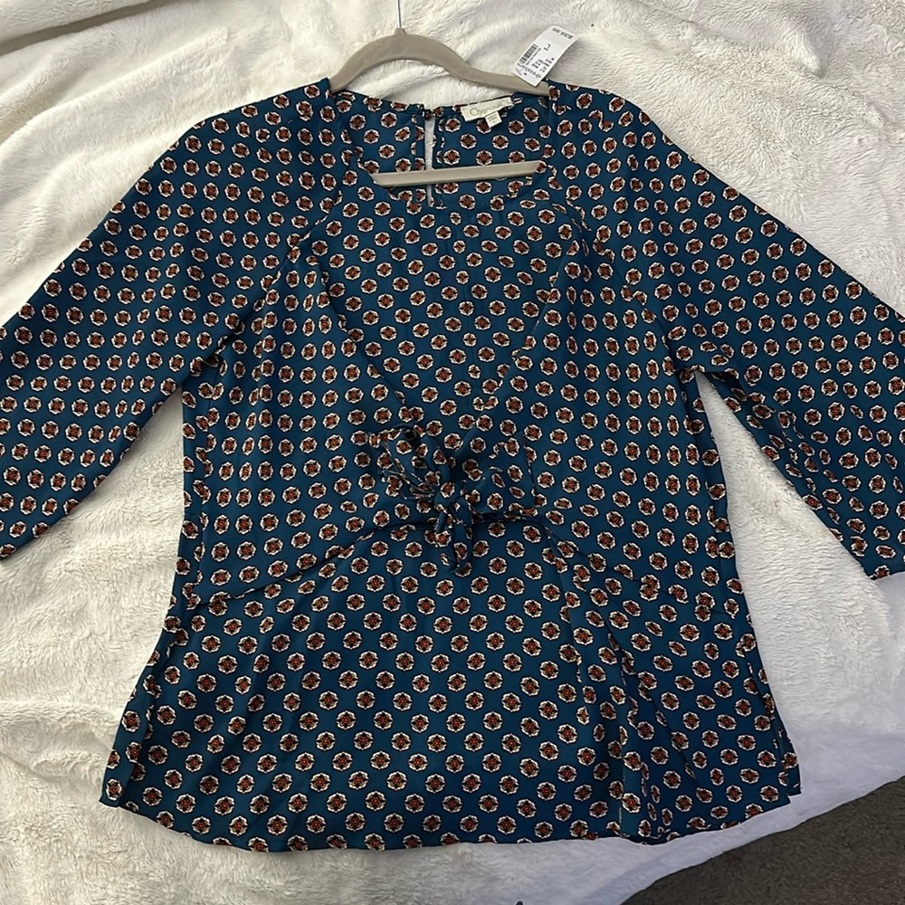 Beautiful silky poly Chenault top size L from Dress Barn. Brand new with tags